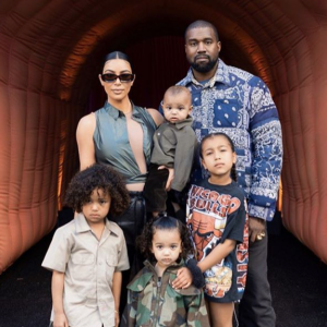 Kanye West et Kim Kardashian avec leurs quatre enfants North, Saint, Chicago et Psalm pour les fêtes.