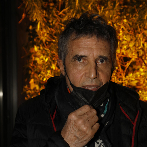 Julien Clerc - Arrivées des invités à l'enregistrement de l'émission "Vivement Dimanche Prochain" au Studio Gabriel à Paris le 2 mars 2022. L'émission sera diffusée le 6 mars 2022.
