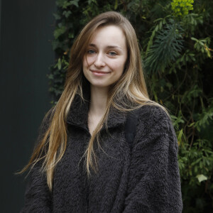Emma Smet - Arrivées des invités à l'enregistrement de l'émission "Vivement Dimanche Prochain" au Studio Gabriel à Paris le 2 mars 2022. L'émission sera diffusée le 6 mars 2022.