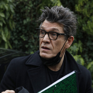 Marc Lavoine - Arrivées des invités à l'enregistrement de l'émission "Vivement Dimanche" au studio Gabriel à Paris le 2 mars 2022. L'émission sera diffusée le 6 mars 2022.