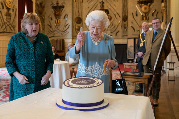 La reine Elisabeth II quitte Sandringham House, qui est la résidence de la reine à Norfolk, après une réception avec des représentants de groupes communautaires locaux pour célébrer le début du Jubilé de platine.Le 5 février 2022.