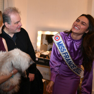 Exclusif - Raphaël Mezrahi, Diane Leyre (Miss France 2022) et Laetitia Barlerin - - Raphaël Mezrahi, Diane Leyre (Miss France 2022) et Laëtitia Barlerin dans les coulisses de l'enregistrement de l'émission "Animaux stars" présentée par Bernard Montiel sur la chaîne Animaux TV, le 16 février 2022. © Veeren / Bestimage