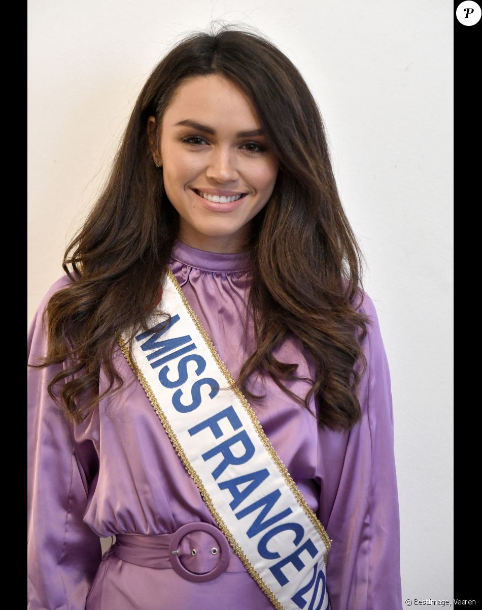 Exclusif - Diane Leyre (Miss France 2022) - - Raphaël Mezrahi, Diane Leyre (Miss France 2022) et Laëtitia Barlerin dans les coulisses de l'enregistrement de l'émission "Animaux stars" présentée par Bernard Montiel sur la chaîne Animaux TV, le 16 février 2022. © Veeren / Bestimage