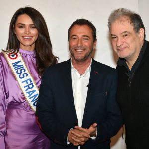 Exclusif - Raphaël Mezrahi, Diane Leyre (Miss France 2022) et Bernard Montiel - - Raphaël Mezrahi, Diane Leyre (Miss France 2022) et Laëtitia Barlerin dans les coulisses de l'enregistrement de l'émission "Animaux stars" présentée par Bernard Montiel sur la chaîne Animaux TV, le 16 février 2022. © Veeren / Bestimage