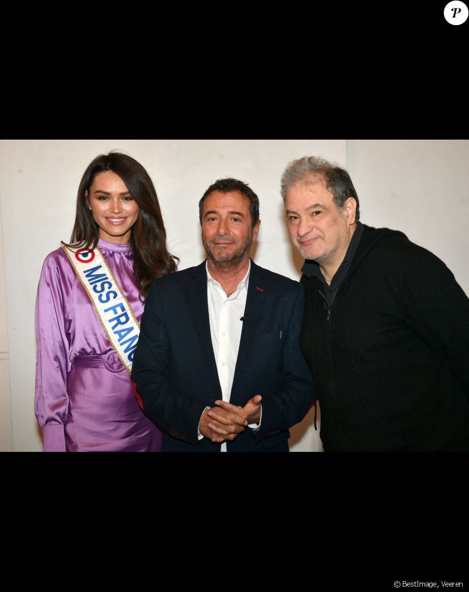 Exclusif - Raphaël Mezrahi, Diane Leyre (Miss France 2022) et Bernard Montiel - - Raphaël Mezrahi, Diane Leyre (Miss France 2022) et Laëtitia Barlerin dans les coulisses de l'enregistrement de l'émission "Animaux stars" présentée par Bernard Montiel sur la chaîne Animaux TV, le 16 février 2022. © Veeren / Bestimage