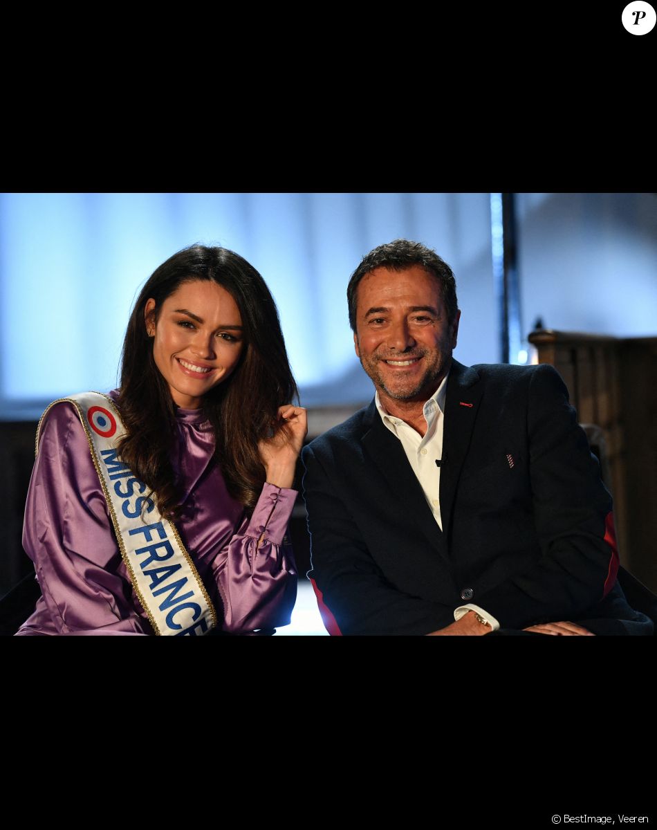 Diane Leyre (Miss France 2022) et Bernard Montiel - Diane Leyre (Miss France 2022) et Laëtitia Barlerin lors de l'enregistrement de l'émission "Animaux stars" présentée par Bernard Montiel sur la chaîne Animaux TV et diffusée le 5 mars 2022 à 17 h 30. Le 16 février 2022. © Veeren / Bestimage