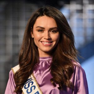 Diane Leyre (Miss France 2022) - Diane Leyre (Miss France 2022) et Laëtitia Barlerin lors de l'enregistrement de l'émission "Animaux stars" présentée par Bernard Montiel sur la chaîne Animaux TV et diffusée le 5 mars 2022 à 17 h 30. Le 16 février 2022. © Veeren / Bestimage