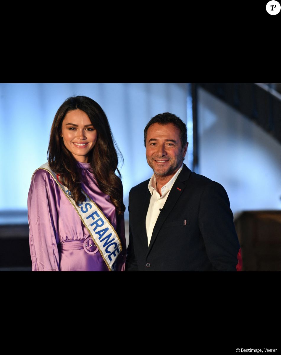Diane Leyre (Miss France 2022) et Bernard Montiel - Diane Leyre (Miss France 2022) et Laëtitia Barlerin lors de l'enregistrement de l'émission "Animaux stars" présentée par Bernard Montiel sur la chaîne Animaux TV et diffusée le 5 mars 2022 à 17 h 30. Le 16 février 2022. © Veeren / Bestimage