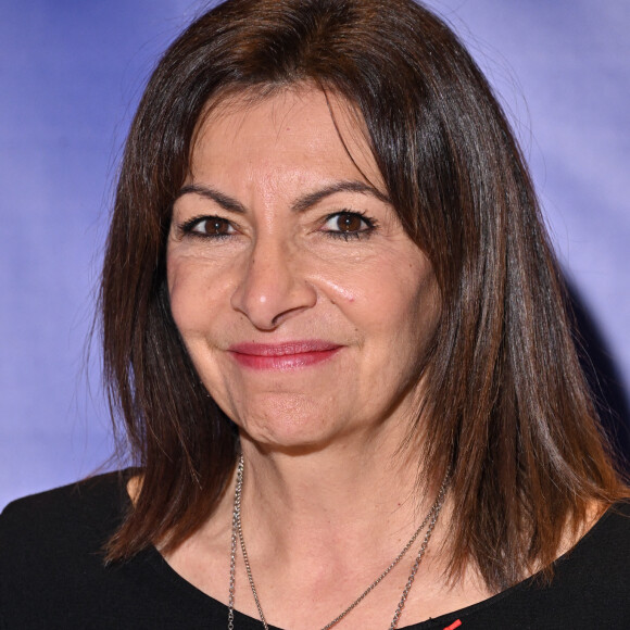 Anne Hidalgo, candidate du Parti Socialiste (PS) à l'élection présidentielle 2022 lors du photocall du 36ème dîner du CRIF (Conseil Représentatif des Institutions juives de France) au Carrousel du Louvre à Paris, France, le 24 février 2022. © Lionel Urman/Panoramic/Bestimage 