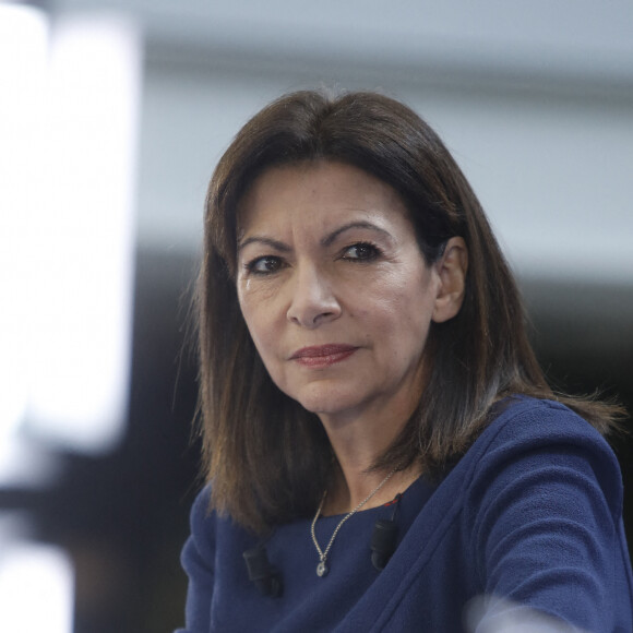 La candidate du Parti Socialiste (PS) à l'élection présidentielle 2022, Anne Hidalgo lors de la REF Présidentille du Mouvement des entreprises de France (MEDEF) à la Station F à Paris, France, le 21 février 2022. © Denis Guignebourg/Bestimage 