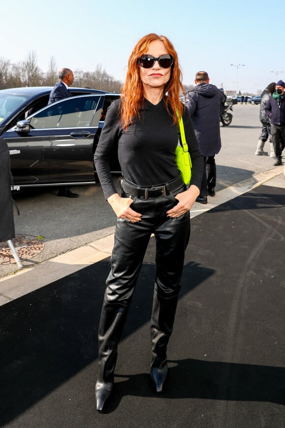 Exclusif - Isabelle Huppert - Arrivées au défilé Balenciaga Automne/Hiver 2022/2023 lors de la Fashion Week de Paris au Bourget à Paris, France, le 6 mars 2022. © Da Silva-Perusseau/Bestimage