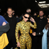 Kim Kardashian renversante dans une tenue torride face à Yseult et Adèle Exarchopoulos au défilé Balenciaga
