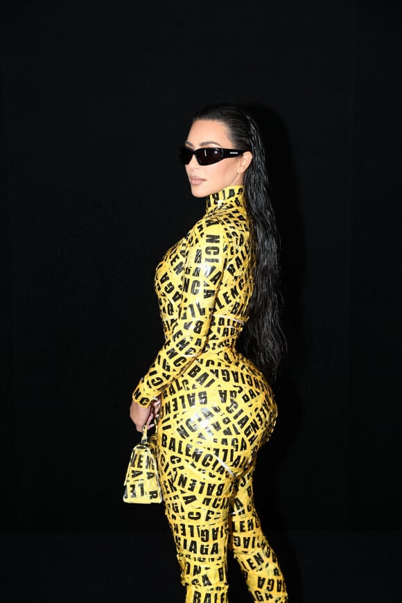 Exclusif - Kim Kardashian assiste au défilé Balenciaga Automne/Hiver 2022/2023 lors de la Fashion Week de Paris au Bourget à Paris, France, le 6 mars 2022. © Da Silva-Perusseau/Bestimage