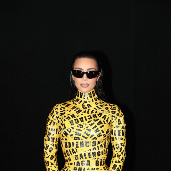 Exclusif - Kim Kardashian assiste au défilé Balenciaga Automne/Hiver 2022/2023 lors de la Fashion Week de Paris au Bourget à Paris, France, le 6 mars 2022. © Da Silva-Perusseau/Bestimage