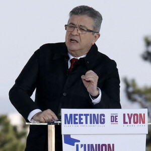 Jean-Luc Mélenchon, candidat à l'élection présidentielle, est en meeting sur l'esplanade du Gros Caillou à Lyon le 6 mars 2022