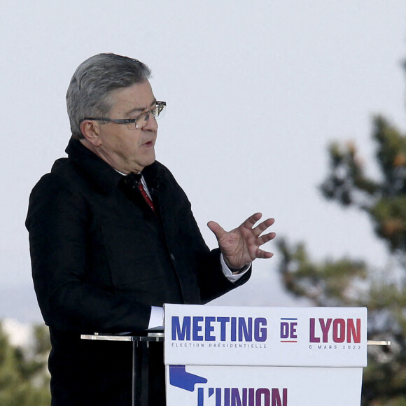 Jean-Luc Mélenchon, candidat à l'élection présidentielle, est en meeting sur l'esplanade du Gros Caillou à Lyon le 6 mars 2022