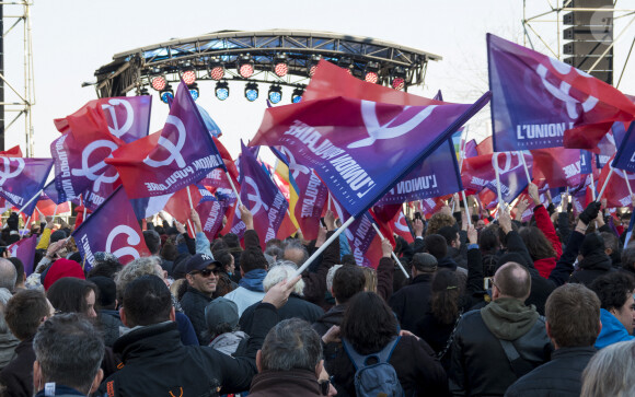 Jean-Luc Mélenchon, candidat à l'élection présidentielle, est en meeting sur l'esplanade du Gros Caillou à Lyon le 6 mars 2022