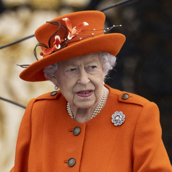 La reine Elisabeth II d'Angleterre au lancement du Queen's Baton, relais des Jeux du Commonwealth, au palais de Buckingham à Londres.