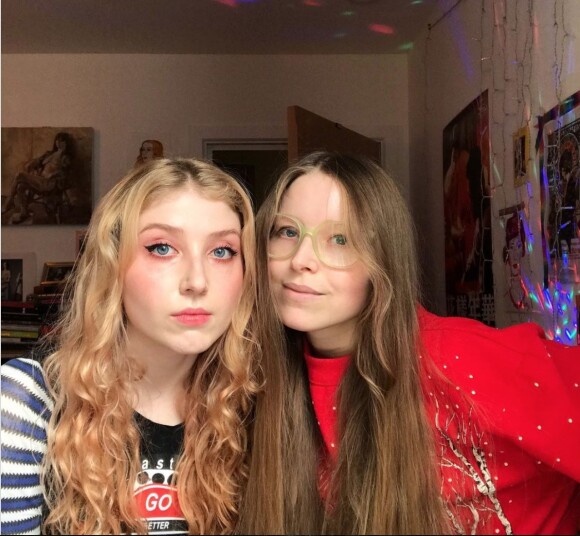 Jessie Cave et sa soeur comédienne Bebe Cave sur Instagram. Le 25 décembre 2020.