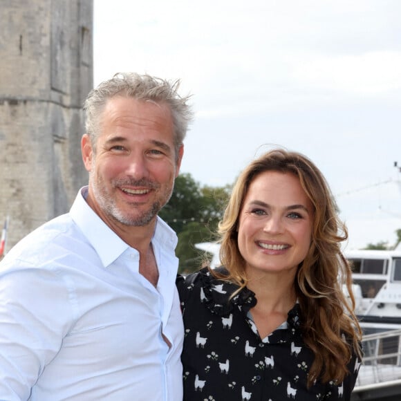 Fabrice Deville et Mélanie Maudran au photocall de la série "Un si grand soleil" lors de la 23ème édition du Festival de la Fiction tv de la Rochelle 2021 le 18 septembre 2021. © Jean-Marc Lhomer / Bestimage 