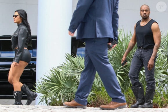 Kanye West et Chaney Jones à Miami, le 3 mars 2022.