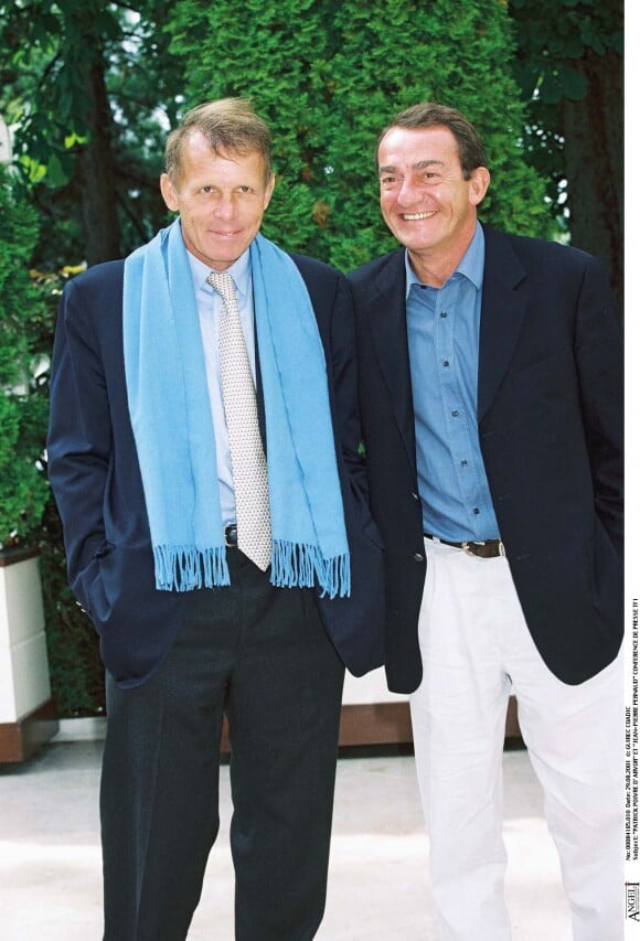 Jean-Pierre Pernaut et Patrick Poivre d'Arvor lors de la conférence de presse de TF1 en 2001. 