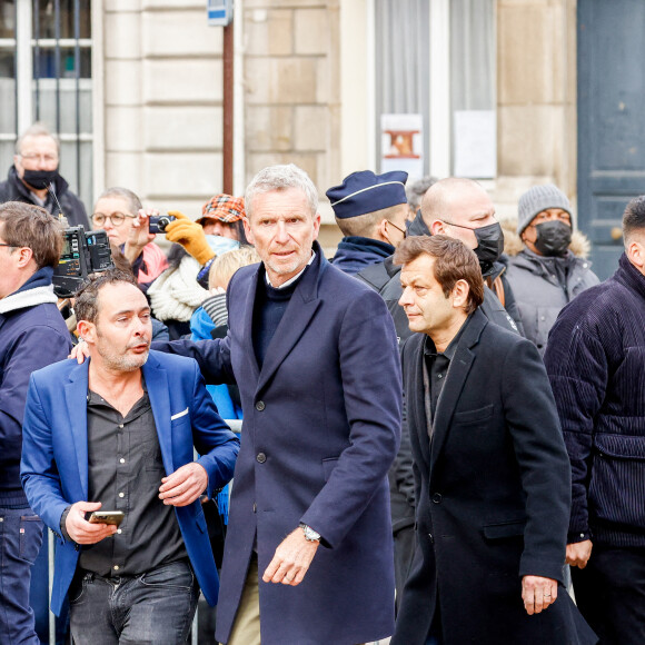 Alexandre Petit, Denis Brogniart, Laurent Mariotte - Obsèques de Jean-Pierre Pernaut en la Basilique Sainte-Clotilde à Paris le 9 mars 2022. © Cyril Moreau / Bestimage