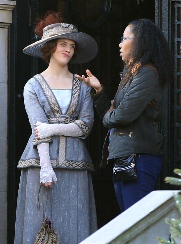 Russell Crowe et Jessica Brown sur le tournage de "Winter's Tale" à New York le 4 Decembre 2012.