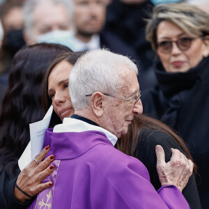 Nathalie Marquay-Pernaut - Sorties des obsèques de Jean-Pierre Pernaut en la Basilique Sainte-Clotilde à Paris, France le 9 mars 2022. © Aurelien Morissard/Panoramic/Bestimage 