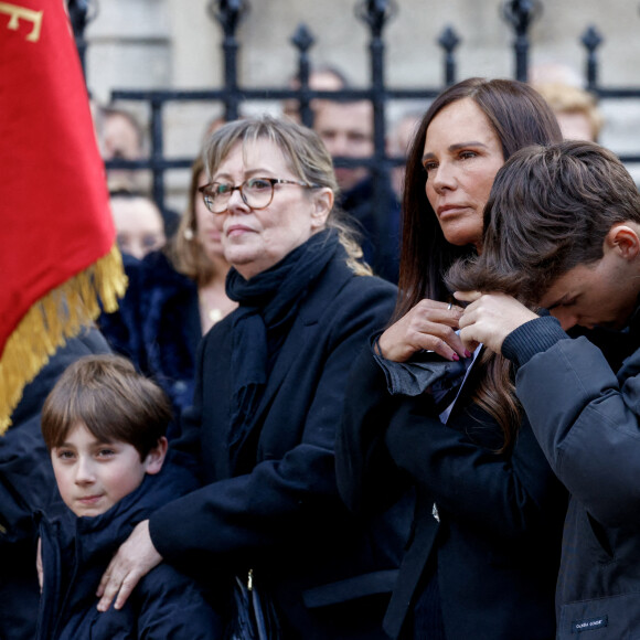 Nathalie Marquay et son fils Tom - La famille de Jean-Pierre Pernaut à la sortie des obsèques en la Basilique Sainte-Clotilde à Paris le 9 mars 2022. © Cyril Moreau/Bestimage