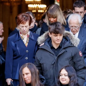 Nathalie Marquay et ses enfants Lou et Tom - La famille de Jean-Pierre Pernaut à la sortie des obsèques en la Basilique Sainte-Clotilde à Paris le 9 mars 2022. © Cyril Moreau/Bestimage