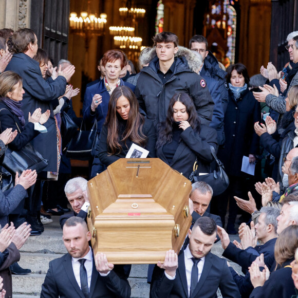 Nathalie Marquay et ses enfants Lou et Tom - La famille de Jean-Pierre Pernaut à la sortie des obsèques en la Basilique Sainte-Clotilde à Paris le 9 mars 2022. © Cyril Moreau/Bestimage