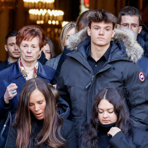 Nathalie Marquay et ses enfants Lou et Tom - La famille de Jean-Pierre Pernaut à la sortie des obsèques en la Basilique Sainte-Clotilde à Paris le 9 mars 2022. © Cyril Moreau/Bestimage