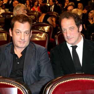 Vincent Lindon et son frère Sylvain Lindon lors de la cérémonie des César en 2010, au théâtre du Châtelet à Paris.