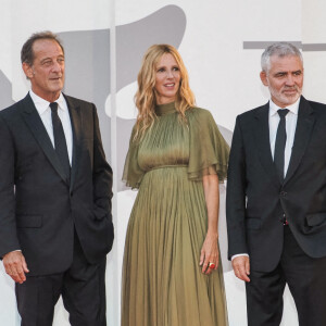 Vincent Lindon, Sandrine Kiberlain et Stéphane Brize lors du Festival de Venise, la Mostra, le 10 septembre 2021. 