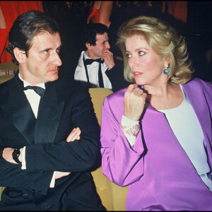 Archives - Pierre Lescure et Catherine Deneuve lors de la cérémonie des César en 1985.