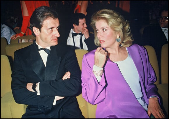 Archives - Pierre Lescure et Catherine Deneuve lors de la cérémonie des César en 1985.