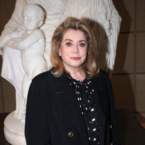 Catherine Deneuve - Défilé de mode automne-hiver 2022/2023 "Louis Vuitton" lors de la fashion week à Paris. Le 7 mars 2022. © Bertrand Rindoff Petroff-Olivier Borde / Bestimage