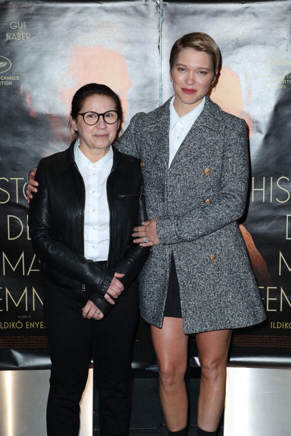 La réalisatrice Ildiko Enyedi et Léa Seydoux à l'avant-première du film "L'histoire de ma femme" à l'UGC Ciné Cité Les Halles. Paris, le 10 mars 2022.