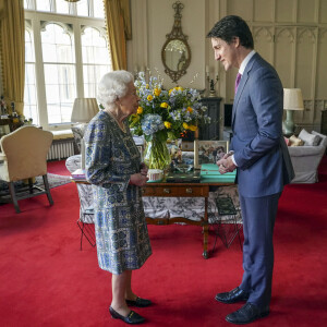 La reine Elisabeth II d'Angleterre reçoit le Premier ministre canadien Justin Trudeau au château de Windsor, le 7 mars 2022. 
