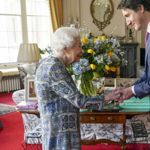La reine Elisabeth II d'Angleterre reçoit le Premier ministre canadien Justin Trudeau au château de Windsor, le 7 mars 2022. 