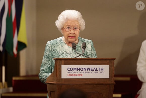 La reine Elisabeth II d'Angleterre - Ouverture du "Commonwealth Heads of Government Meeting" au palais de Buckingham à Londres. Le 19 avril 2018.