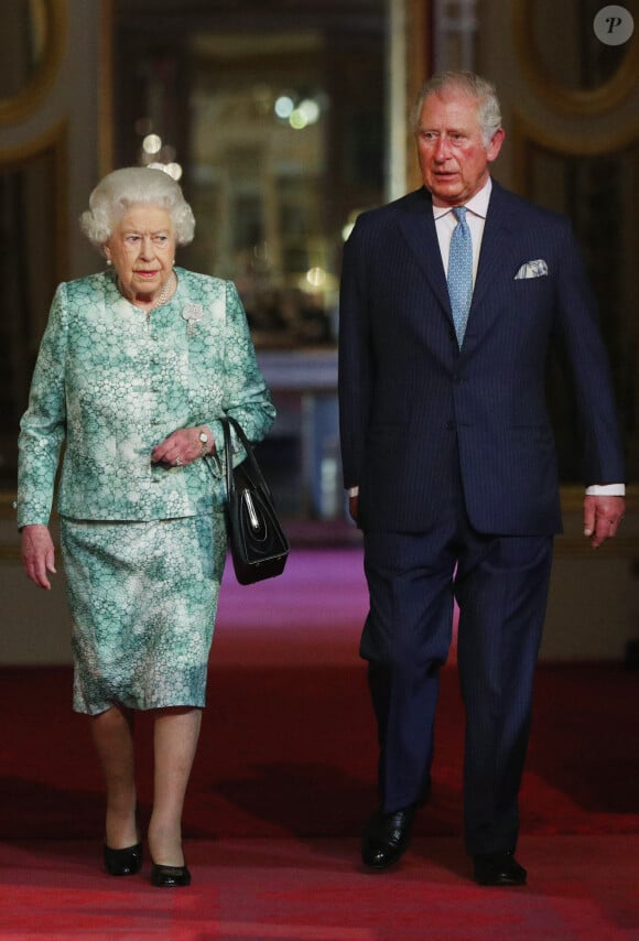 La reine Elisabeth II d'Angleterre et le prince Charles - Ouverture du "Commonwealth Heads of Government Meeting" au palais de Buckingham à Londres. Le 19 avril 2018.