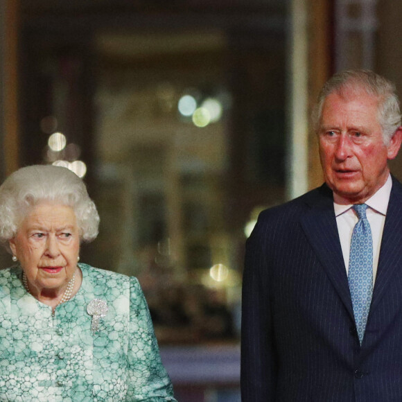 La reine Elisabeth II d'Angleterre et le prince Charles - Ouverture du "Commonwealth Heads of Government Meeting" au palais de Buckingham à Londres. Le 19 avril 2018.