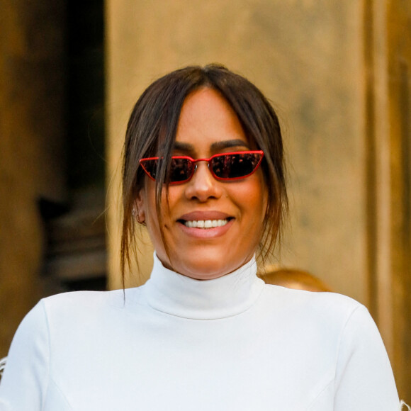 Amel Bent, enceinte, à la sortie du défilé femme Giambattista Valli Automne/Hiver 2022/2023 lors de la Fashion Week de Paris, France, le 7 mars 2022. © Veeren-Clovis/Bestimage