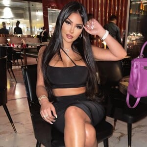 Maeva Ghennam, star de télé-réalité, s'affiche sublime sur Instagram.