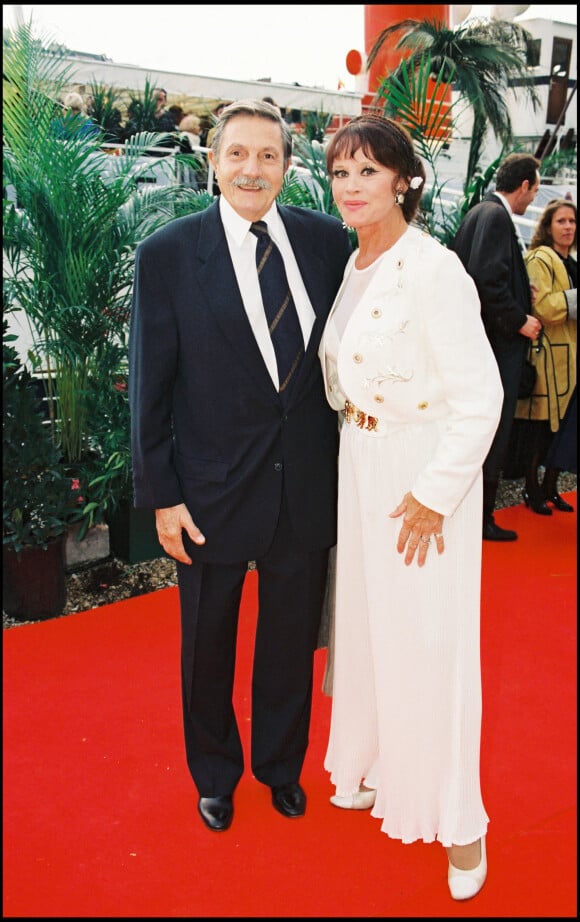 Décès de l'actrice Amarande - Alain Delon reçoit le prix Ralph Aussmann de la ville de Vienne pour sa carrière cinématographique.