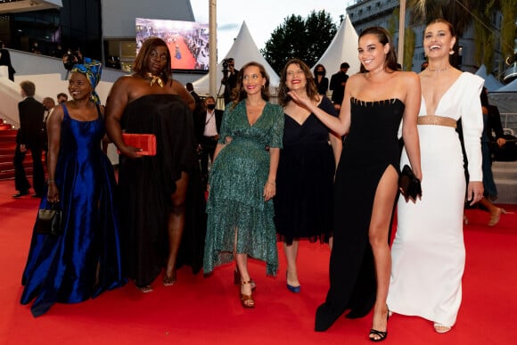 Angélique Kidjo, Déborah Lukumuena, Anaïs Volpé, Caroline Nataf, Souheila Yacoub, Sveva Alviti - Montée des marches du film " Titane " lors du 74ème Festival International du Film de Cannes. Le 13 juillet 2021 © Borde-Jacovides-Moreau / Bestimage