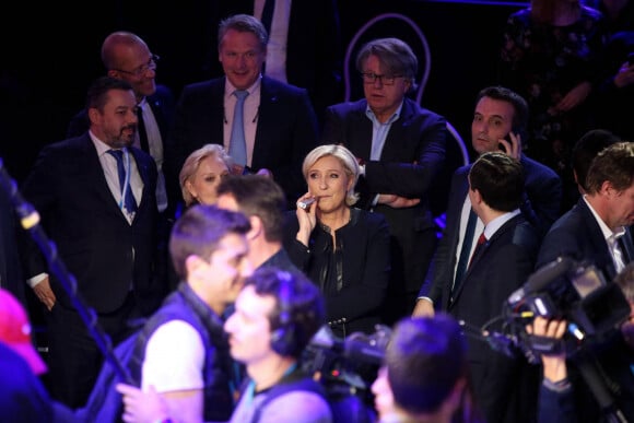 Marine Le Pen, candidate à l'élection présidentielle du Front National (FN) avec sa soeur Marie-Caroline, Nicolas Bay, Florian Philippot et Gilbert Collard sur le plateau du ''Grand Débat'' des 11 candidats à l'élection présidentielle organisé par les chaînes de télévision BFM TV et CNews, à La Plaine-Saint-Denis, banlieue parisienne, France, le 4 avril 2017