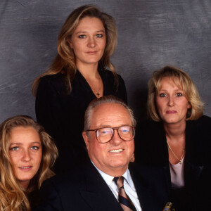 Archives - Jean Marie Le Pen et ses filles Marie-Caroline, Yann, Marine